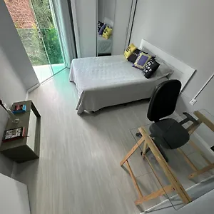 Confortavel Com Tv, Ar E Sacada Vista Jardim Quarto em Acomodações Particulares Florianópolis